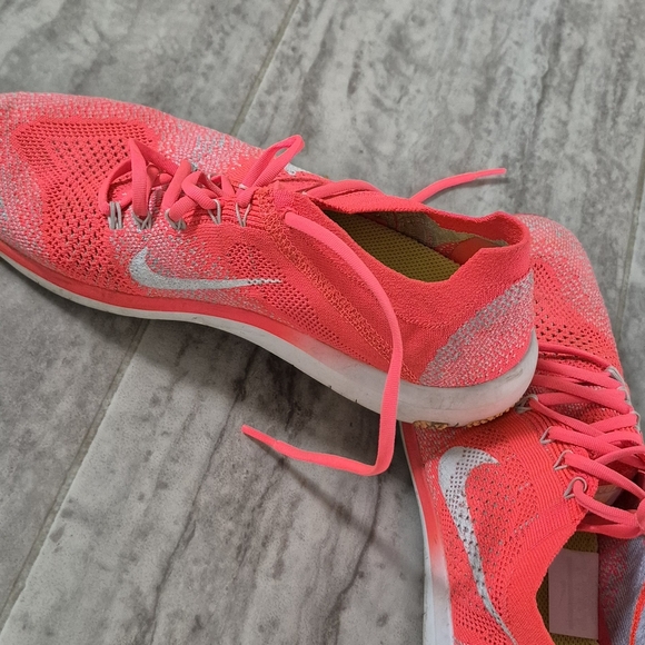 Nike Pink and White Athletic Shoes Modern Sporty Design - Picture 4 of 8